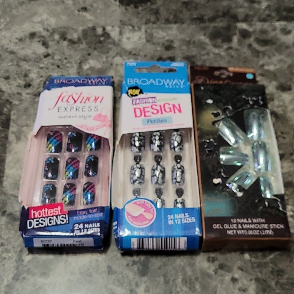 Broadway & Diva Couture manicure nails